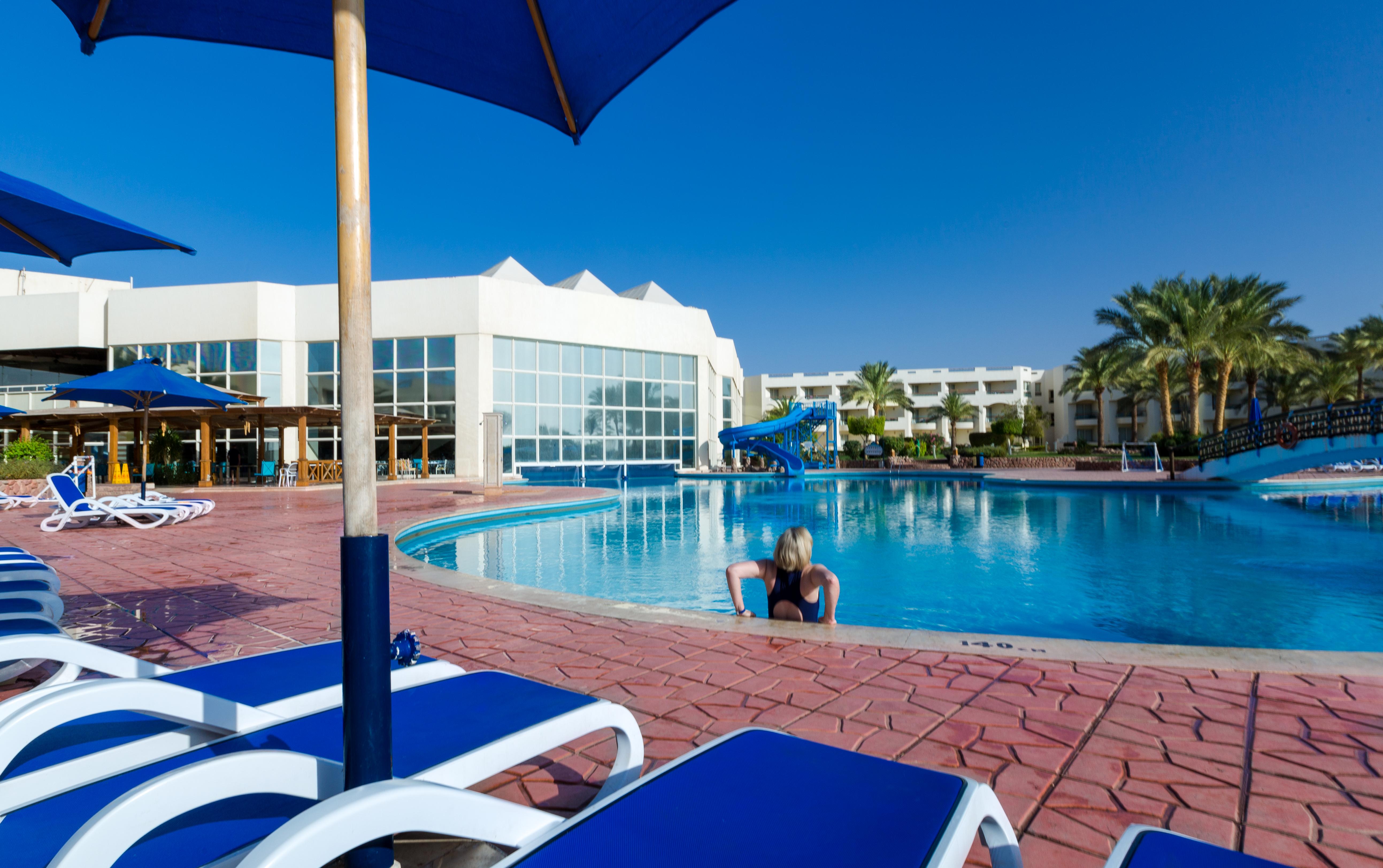 Aurora Oriental Resort Sharm El Sheikh Exterior foto A pool at a resort in Egypt