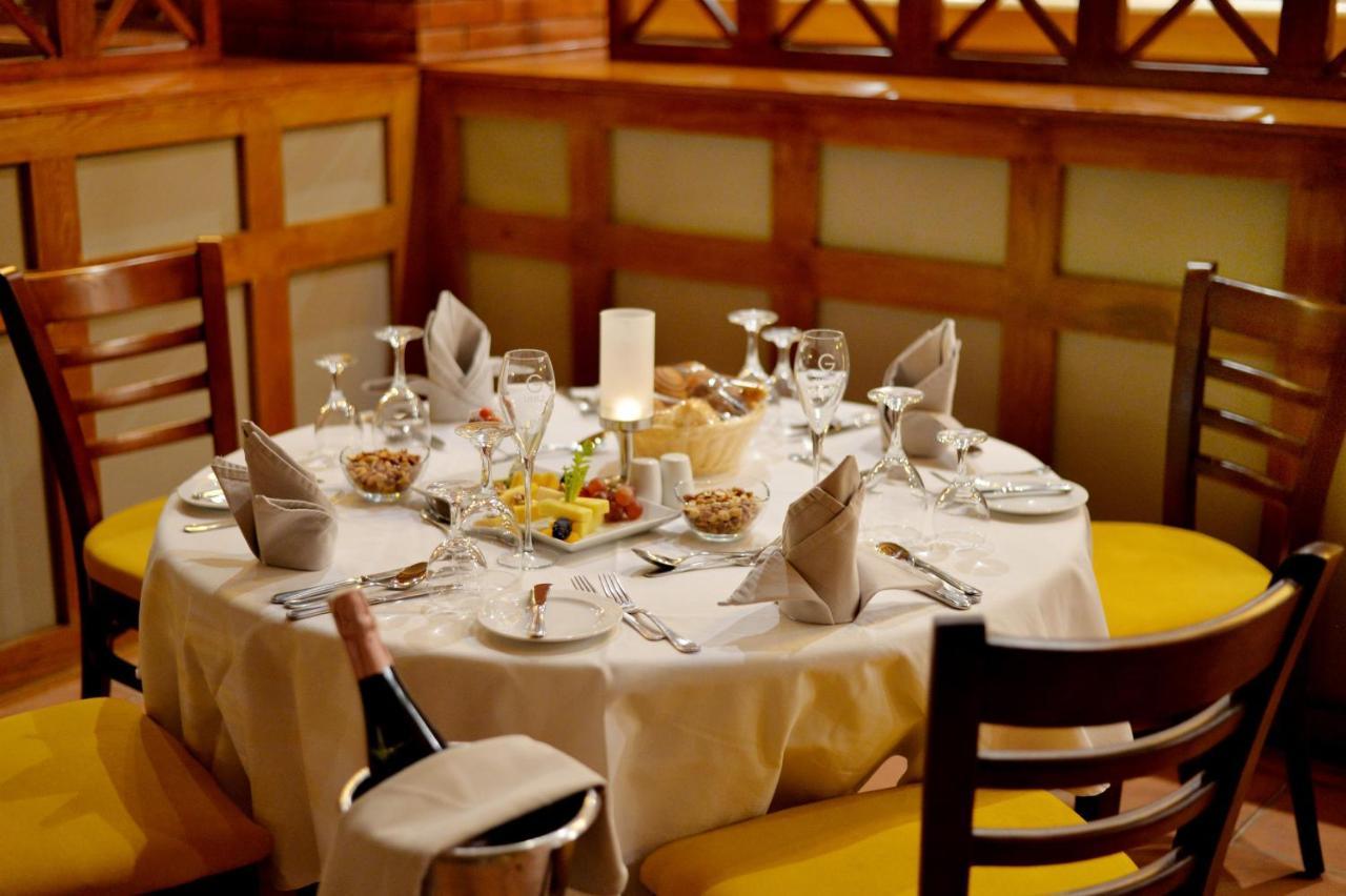 Aurora Oriental Resort Sharm El Sheikh Exterior foto A table set for dinner